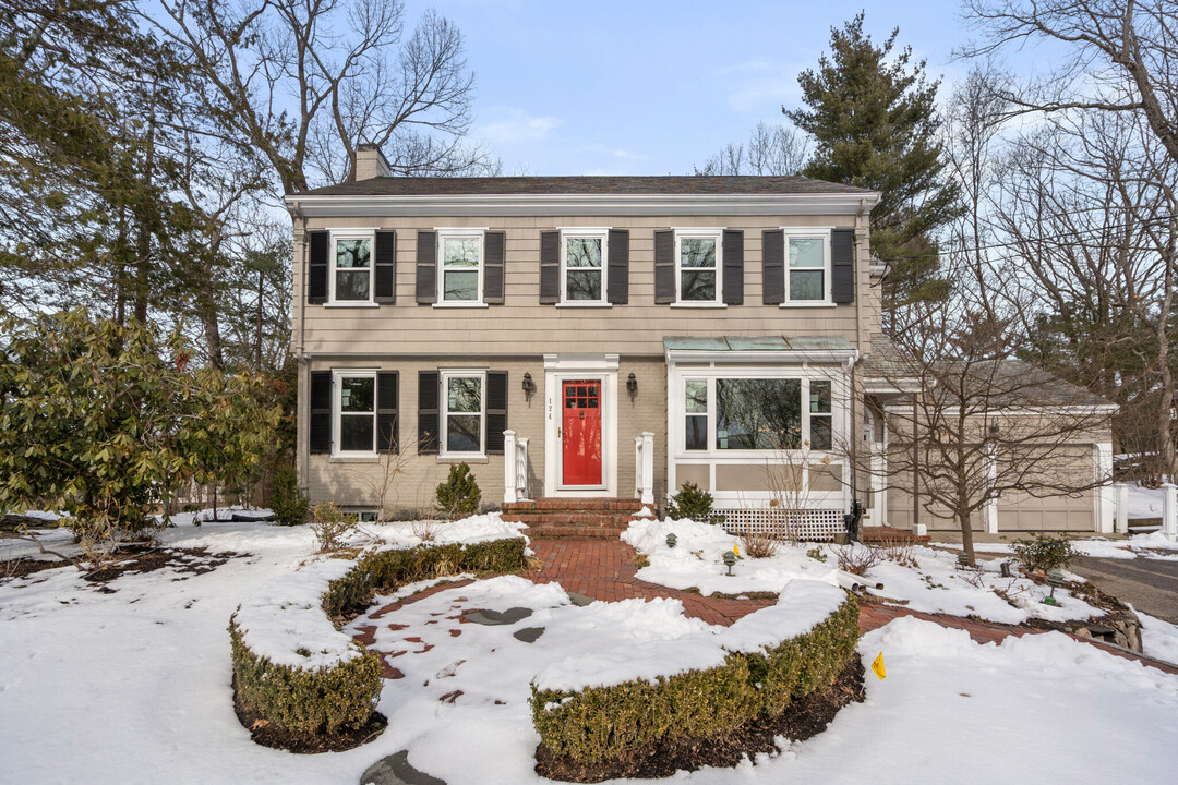 124 Rangeley Rd in Chestnut Hill, MA - Building Photo