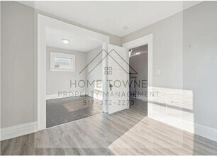 217 N Butler Blvd in Lansing, MI - Building Photo - Building Photo