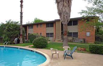 Shanti Apartments in Austin, TX - Foto de edificio - Building Photo