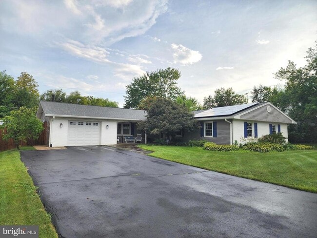 13201 Moss Ranch Ln in Fairfax, VA - Building Photo - Building Photo