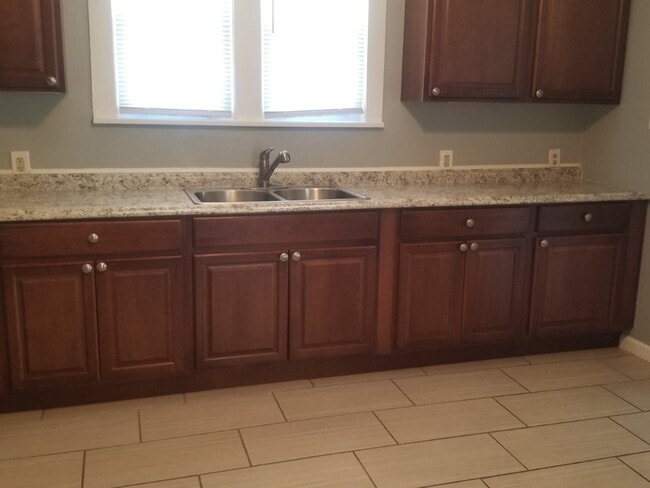 1022 Monks Ave in Peru, IL - Building Photo - Building Photo