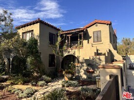 815 N Harper Ave in Los Angeles, CA - Building Photo