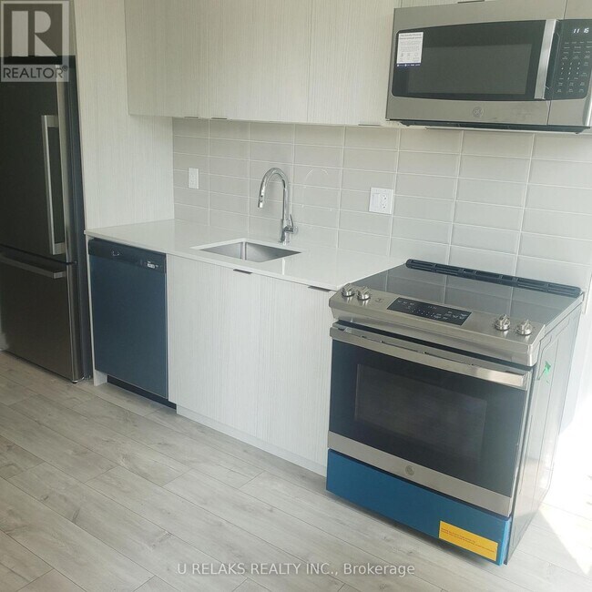 168 Clonmore Dr in Toronto, ON - Building Photo - Building Photo