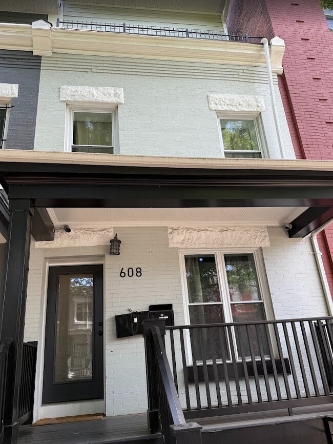608 Irving St NW, Unit 2