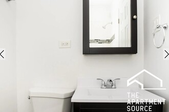 1056 W Lill Ave in Chicago, IL - Foto de edificio - Building Photo