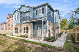 5262 Ella Blvd in Houston, TX - Building Photo