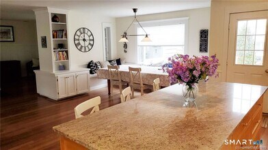 12 Flower Ave in Madison, CT - Building Photo - Building Photo