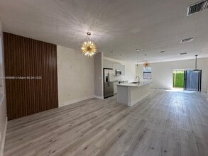 10413 NW 82nd St, Unit 9 in Doral, FL - Building Photo - Building Photo