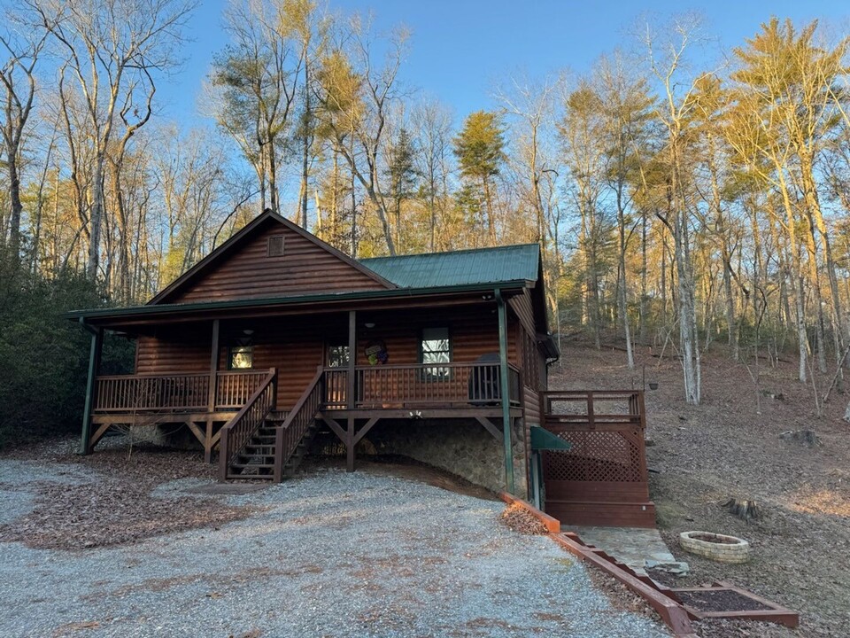 595 Hound Dog Ln in Dahlonega, GA - Building Photo