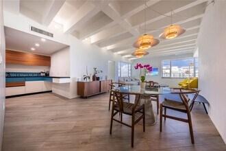 5255 Collins Ave in Miami, FL - Building Photo - Building Photo