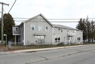 1 Brown Ave in Jewett City, CT - Building Photo - Building Photo