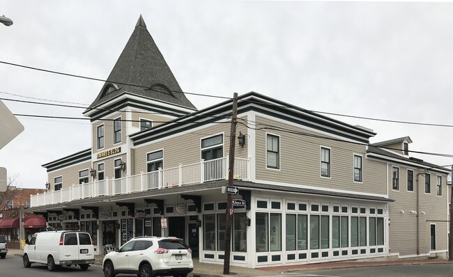 Tavares Building in Warren, RI - Building Photo - Building Photo