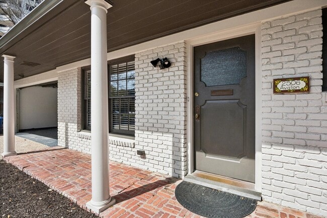 property at 2506 Avalon Pl