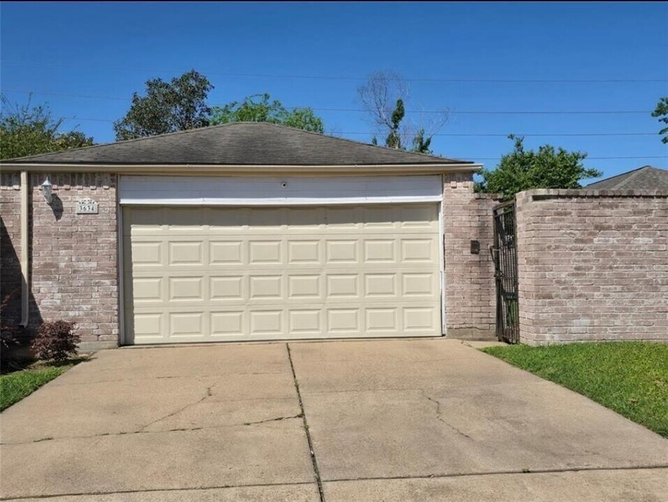 3634 Kingsman Dr in Houston, TX - Building Photo