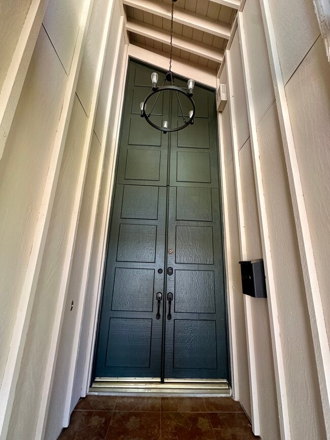 1942 Brookshire Ave in Tustin, CA - Foto de edificio - Building Photo