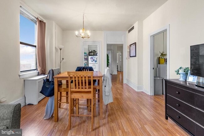 1324 Locust St in Philadelphia, PA - Foto de edificio - Building Photo