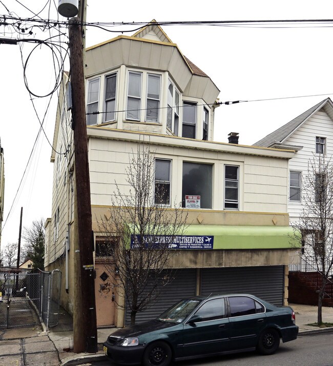 31-33 3rd St