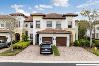 Villa Medici - Phase II in Ft. Myers, FL - Foto de edificio - Building Photo