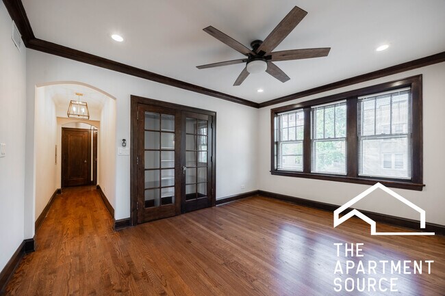 6411 N Talman Ave, Unit 2 in Chicago, IL - Building Photo - Building Photo