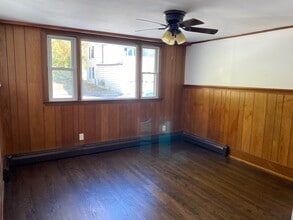 19 Chestnut St in Winchester, CT - Building Photo - Building Photo