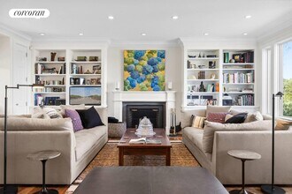 21 Old Stone Hwy in East Hampton, NY - Building Photo - Building Photo
