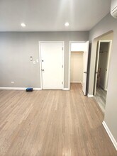 5910 W Gunnison St in Chicago, IL - Building Photo - Building Photo