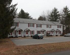 3 Forest St in Greenwich, NY - Foto de edificio - Building Photo