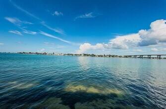 6083 Bahia Del Mar Cir N in St. Petersburg, FL - Building Photo - Building Photo