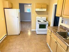 112 Airport Heights Dr in St John's, NL - Building Photo - Building Photo
