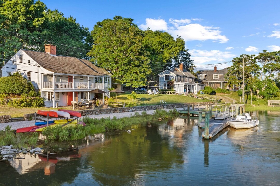 85 Waterside Ln in Clinton, CT - Building Photo