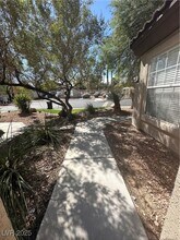2604 Ponderosa Pine Ave in Henderson, NV - Foto de edificio - Building Photo