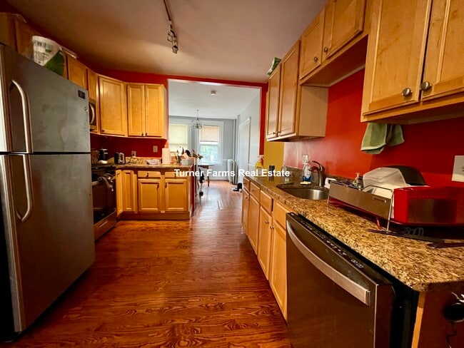 19 Netherlands Rd, Unit 1F