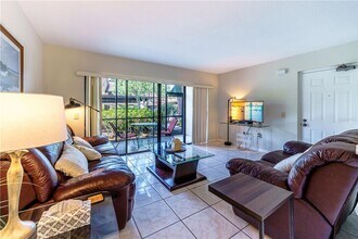 5685 Ashton Lake Dr in Sarasota, FL - Building Photo - Building Photo