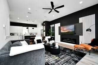 531 Schweikhardt St in Houston, TX - Building Photo - Building Photo