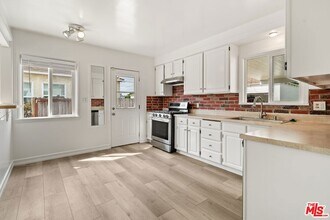 7869 Croydon Ave in Los Angeles, CA - Building Photo - Building Photo