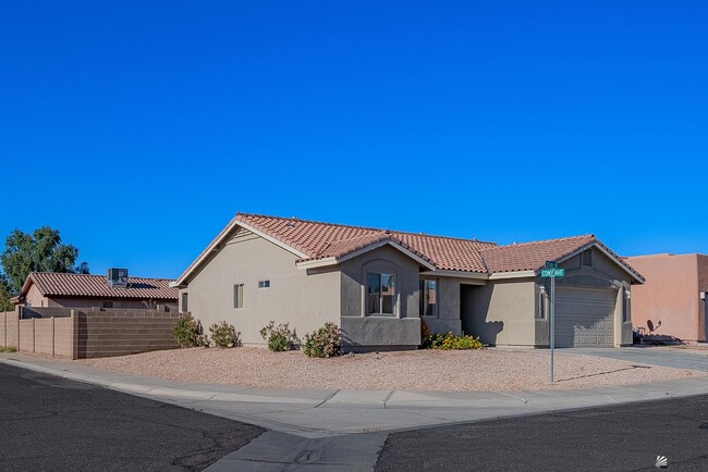 11136 E 25th St in Yuma, AZ - Foto de edificio - Building Photo