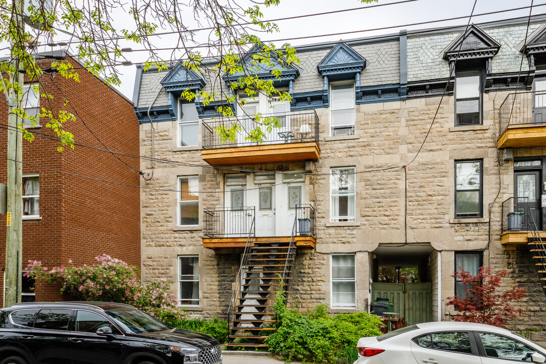 379 Saint-Philippe Rue in Montréal, QC - Building Photo