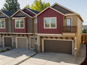 Green Gables Townhomes in Ridgefield, WA - Building Photo - Building Photo