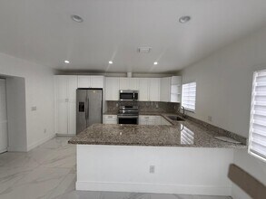 1970 NW 47th Terrace in Miami, FL - Building Photo - Building Photo