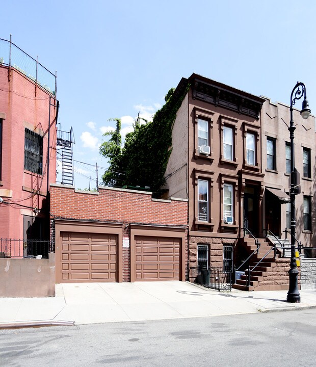 455 Clinton St in Brooklyn, NY - Building Photo