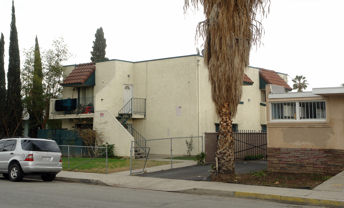 375 W 16th St in San Bernardino, CA - Building Photo