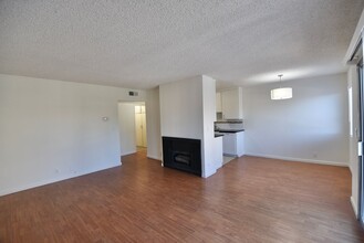 12241 Burbank Blvd, Unit 102 in Los Angeles, CA - Building Photo - Building Photo