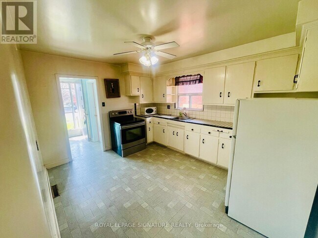 property at 7 Placid Rd