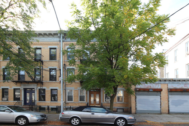 60-14 Woodbine St in Ridgewood, NY - Building Photo - Building Photo