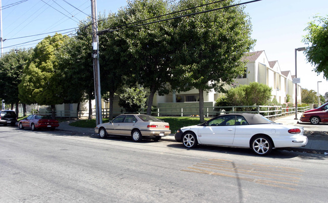 Hampshire in Redwood City, CA - Building Photo - Building Photo