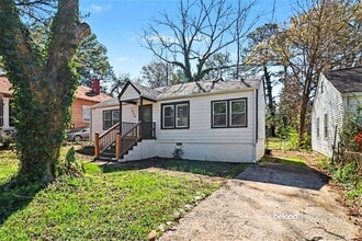 1866 Thompson Ave in Atlanta, GA - Foto de edificio - Building Photo