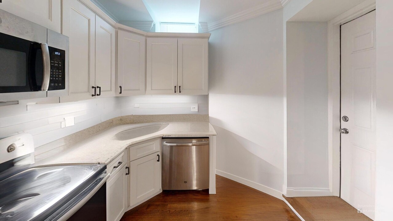 96 Warren St in Boston, MA - Building Photo