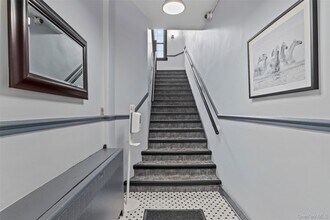 633 Old Post Rd in Bedford, NY - Building Photo - Building Photo