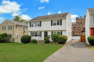 22 Hackett Cir N in Stamford, CT - Building Photo