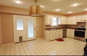 283 Pickwicket Dr in Conway, AR - Foto de edificio - Building Photo